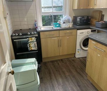 : Farnham Road, Guildford, GU2 - Photo 6