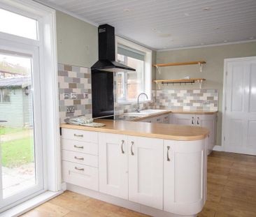 3 bedroom semi-detached house to rent - Photo 6