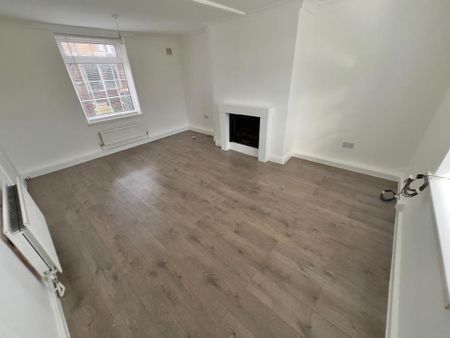 3 bedroom semi-detached house to rent - Photo 3