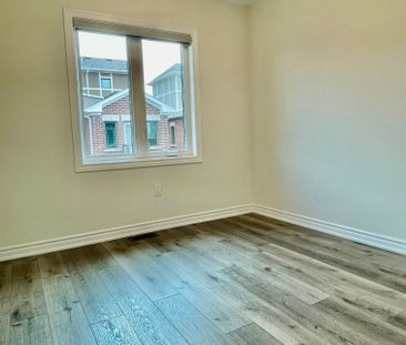 For Lease - 3165 Elgin Mills Road, Markham, Ontario - Photo 2