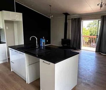 Beautiful 3 Bedroom Family Home - Photo 5