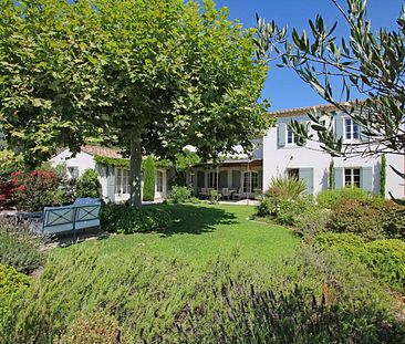 Propriété avec vue , 6 chambres, village de Saint Rémy de Provence à pied, à louer - Photo 1