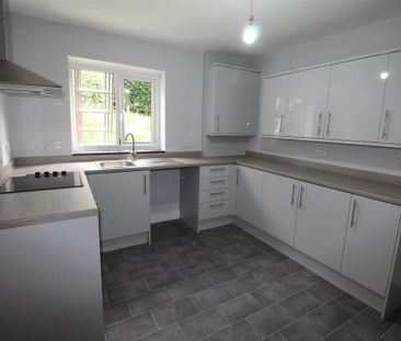 3 bedroom terraced house to rent - Photo 4