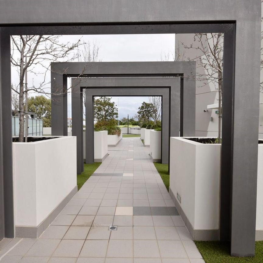 SIX MONTH LEASE ONLY - APARTMENT LIVING - LUXURY 1x1!!! - Photo 1