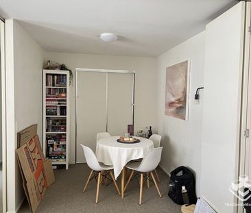 Modern and Spacious 1 bed +Study Apartment in the best street - Photo 4