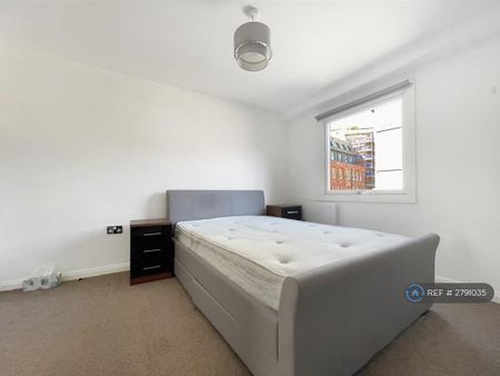 2 bedroom flat to rent - Photo 4
