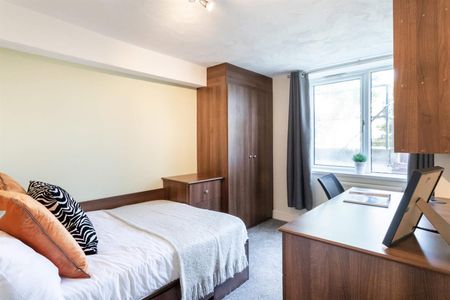 Knowle Terrace, Burley, LS4 2PA, Leeds - Photo 3