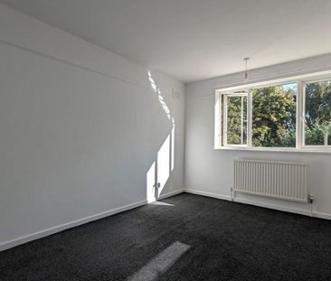 3 bedroom end of terrace house to rent - Photo 4