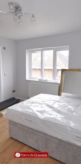 1 bedroom in a flat share to rent - Photo 1