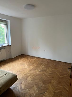 Dom dla pracowników | Muchobór | 10 pokoi - Photo 1