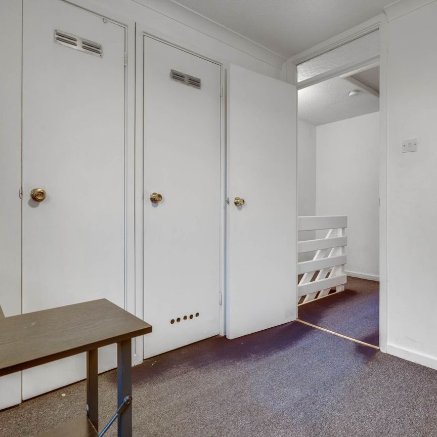 Kirkham Road, London - Photo 1