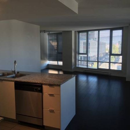 3 Bedroom 2 Baths Suite - Downtown Vancouver - Photo 1