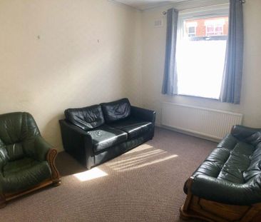 4 bedroom terraced house to rent - Photo 1