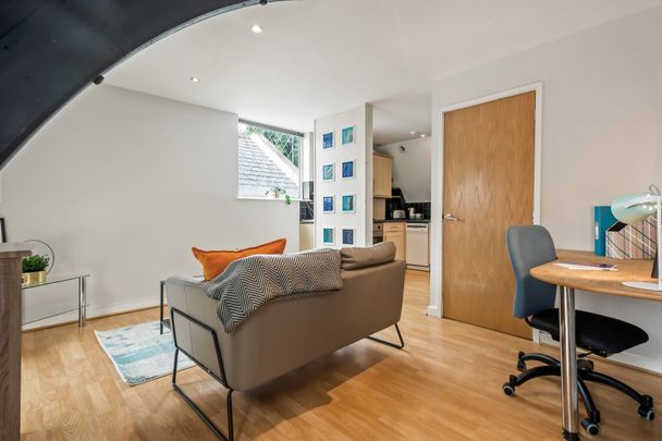 Flat 9, 23 CLIFF ROAD - DESIGN HOUSE Leeds - LS6 2ET - Photo 1