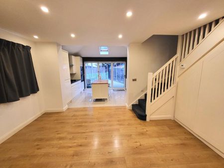 2 bedroom detached house to rent - Photo 5