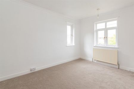 3 bed House - Semi-Detached To Let - Photo 4
