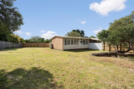 Experience immaculate living in this beautifully presented home, just minutes from the beach in Frankston South. - Photo 3