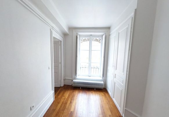 APPARTEMENT T2 A LOUER - LYON 1ER ARRONDISSEMENT - 76.19 m2 - 1 177 € charges comprises par mois - Photo 1