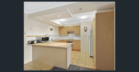 Modern 2-Bedroom Apartment – Minutes to Port CBD & Beaches - Photo 3