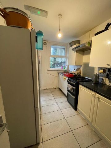 1 bedroom in a house share to rent - Photo 2