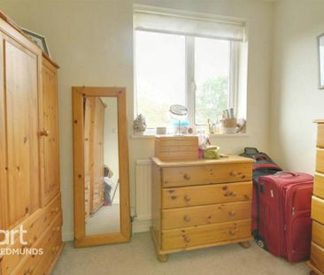 3 bedroom end of terrace house to rent - Photo 3