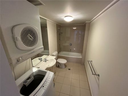 1010/668 Bourke Street - Photo 3