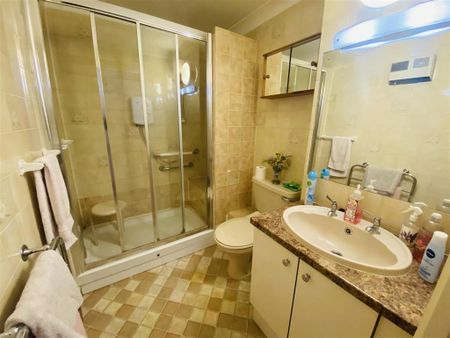 2 bedroom retirement property to rent - Photo 4