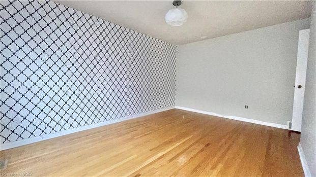 For Lease - 867 Viscount Road Unit# MAIN LEVEL & SECOND FLOOR, London South, Ontario - Photo 1