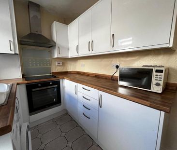 3 bedroom private hall to rent - Photo 3