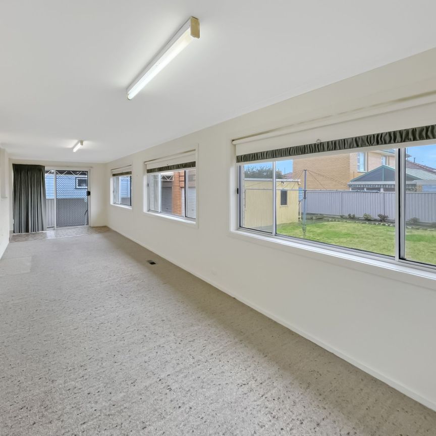 6 Ercil Street, Wendouree - Photo 1
