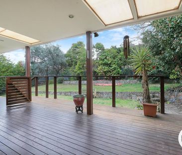IDEALLY LOCATED, BEAUTIFUL HOME - Photo 2
