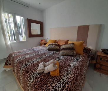 Alquiler Villa en Velerin, Estepona - Photo 2
