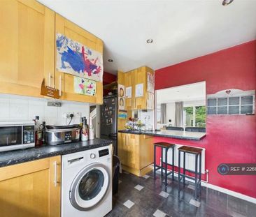 3 bedroom semi-detached house to rent - Photo 6