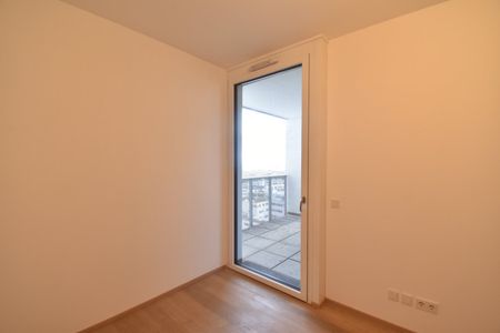 Komfortable 2 - Zimmer Wohnung mit Fernblick | Loggia | ab sofort - Photo 4