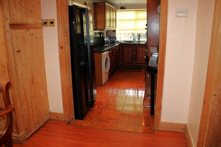 4 bedroom semi-detached house to rent - Photo 5