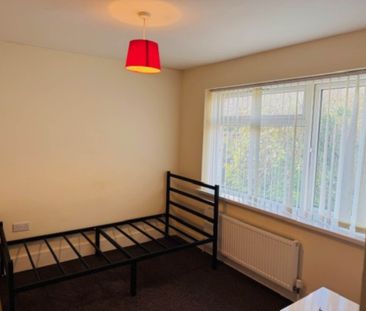 Chairborough Road, High Wycombe - Photo 4