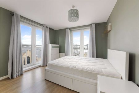 The development offers a daytime porter service. Residents benefit from being nearby to Canary Wharf. Millwall Park, Mudchute Park & Farm and Island Gardens are all close by. - Photo 5