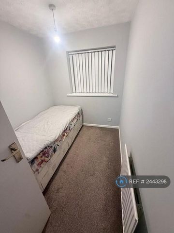 3 bedroom semi-detached house to rent - Photo 5