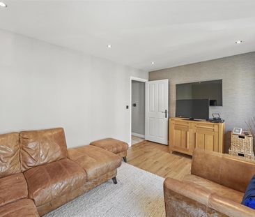 Town House To Let - Photo 4