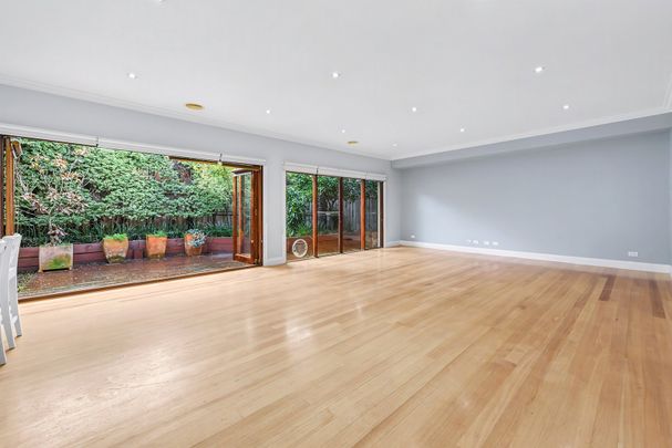 STUNNING THREE BEDROOM HOME - Photo 1