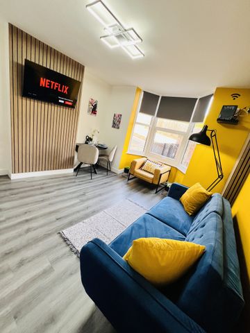 BEDROOM 1- HUGE DOUBLE ENSUITE - Photo 5