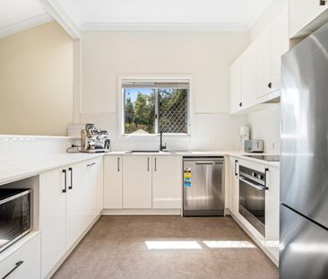 Modern Two-Bedroom Home in a Quiet, Ultra-Convenient Location - Photo 4