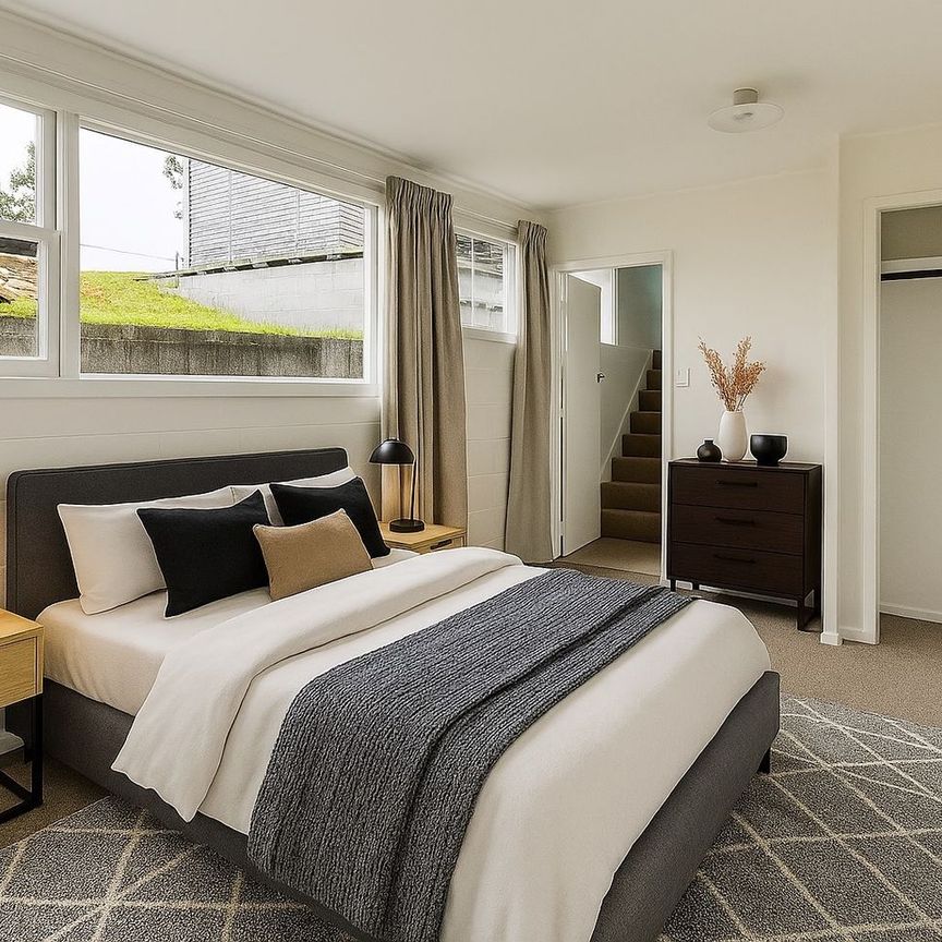 Refurnished 5 Bedroom 2 Bathroom Home - Photo 1