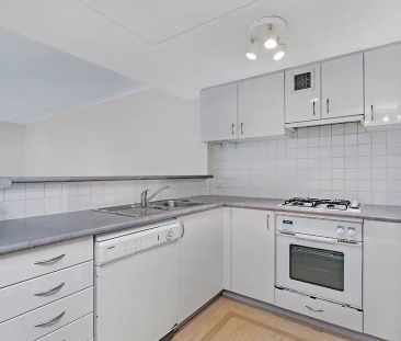 “Victoria Tower - Unfurnished - Available 21st November” - Photo 6