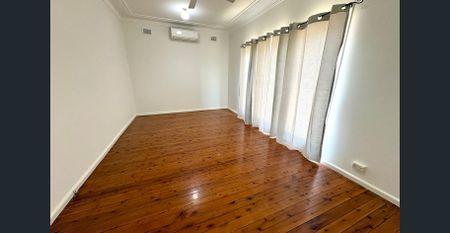 FREE RENT UNTIL CHRISTMAS 2025 - Charming Home Walk to Train Station & Public School - Photo 3