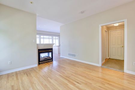 For Lease - 165 Lakeshore Road, Mississauga, Ontario - Photo 5