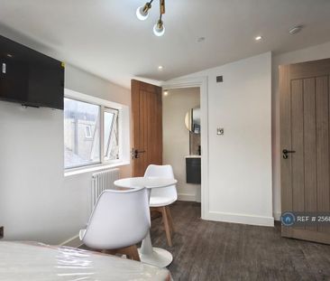 Studio to rent - Photo 6