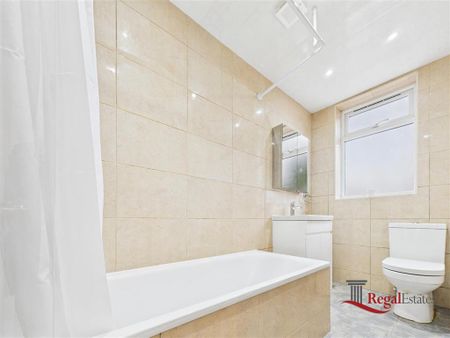 3 bedroom flat to rent - Photo 2