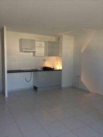 Location Appartement 3 pièces 61m² - Photo 2
