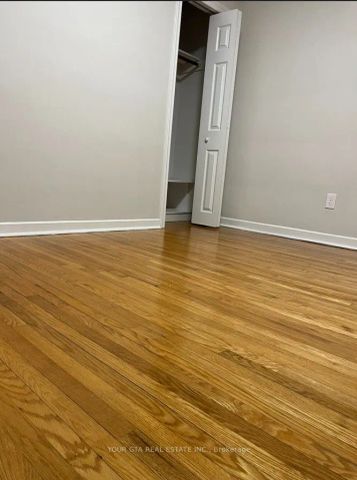 1867 Sandgate Crescent #Upper - Photo 4